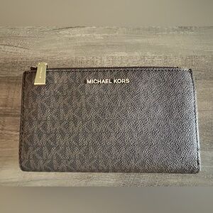 Michael Kors Jet Set Travel Signature Logo Smartphone Wallet